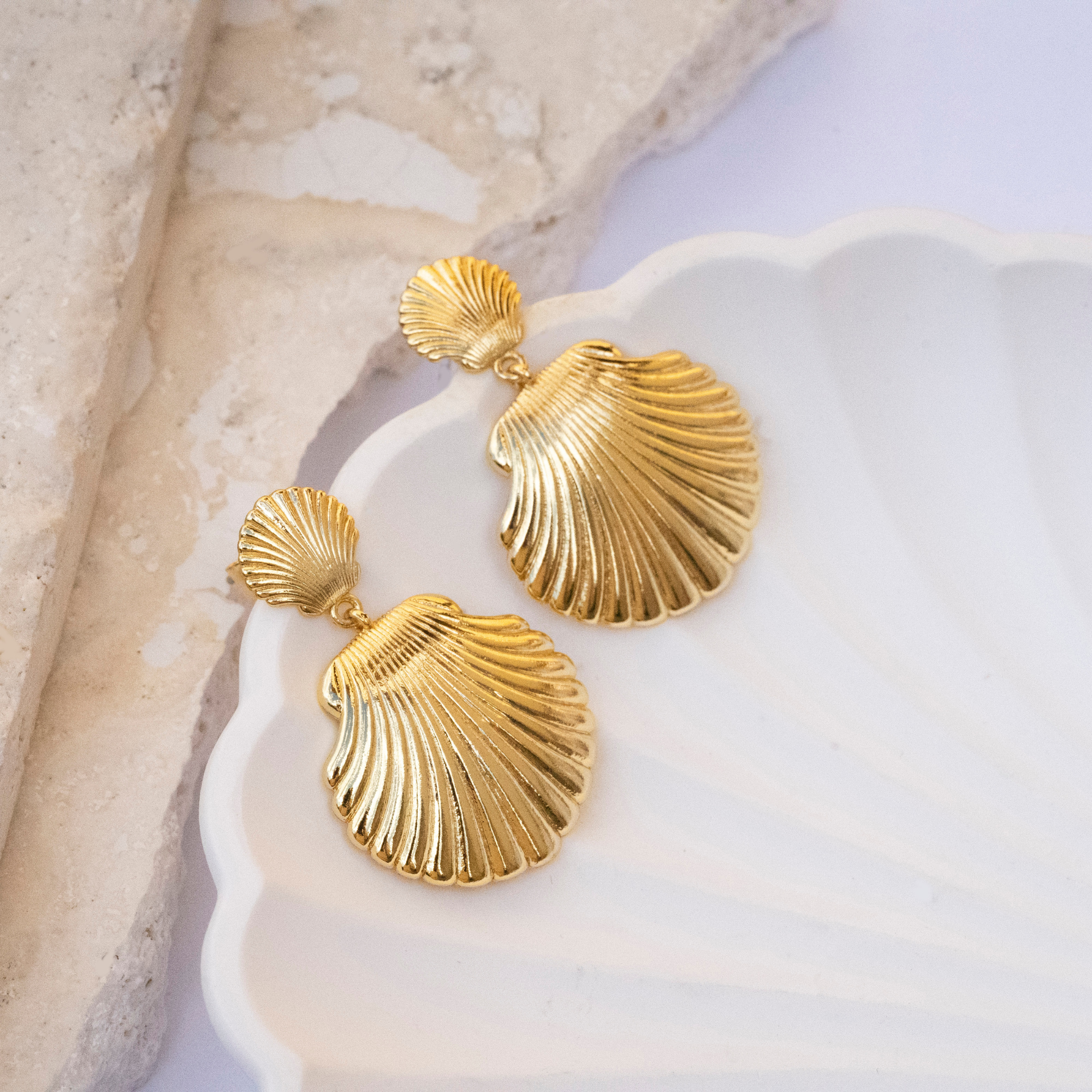 Golden shell earrings